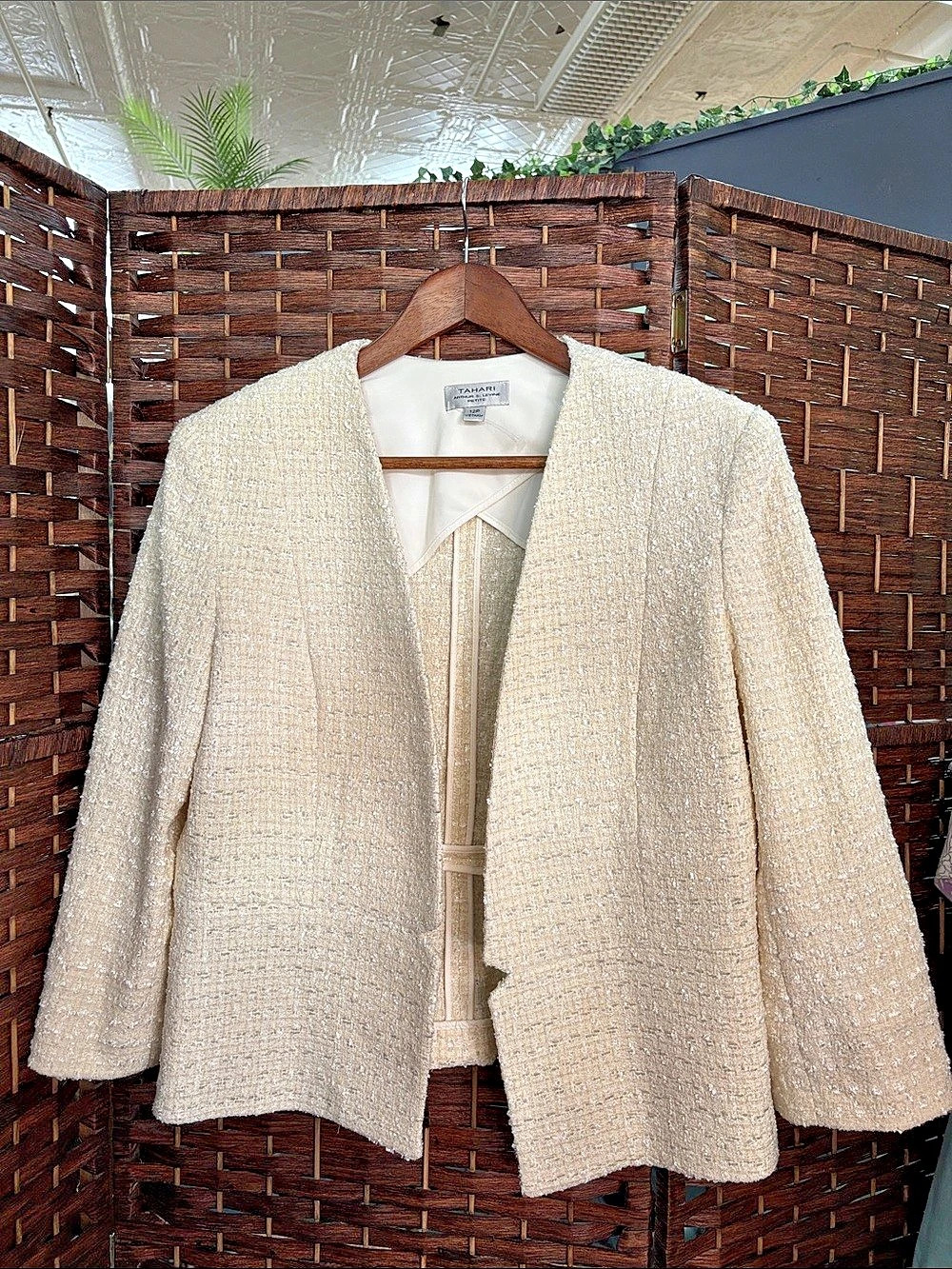 Vintage Tahari Tweed Open Front Blazer in Cream Size 12P Like New